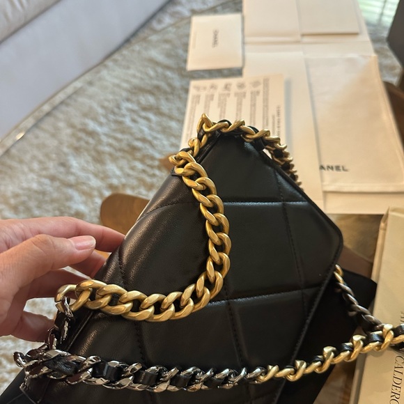 NEW Chanel19 wallet on chain - Picture 14 of 15